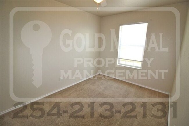 Building Photo - Charming & conveniently located 2-bed 1.5-...