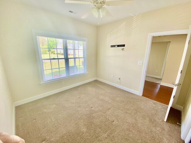 Building Photo - Great Location Single Family Home