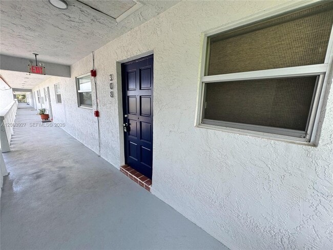 Building Photo - 1400 NE 57th St