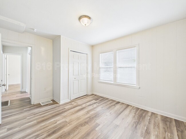 Building Photo - 5100 Brooklyn Ave