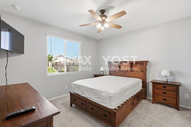 Building Photo - Move-In Ready Desert Gem with Stylish Furnishings & Private Backyard!