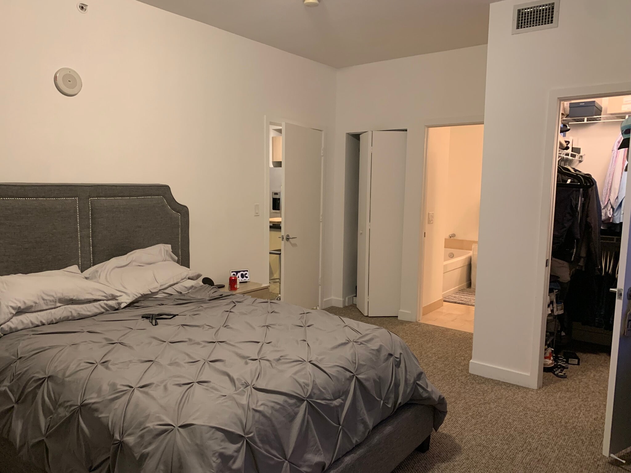 Master bdrm - 1111 SW 1st Ave