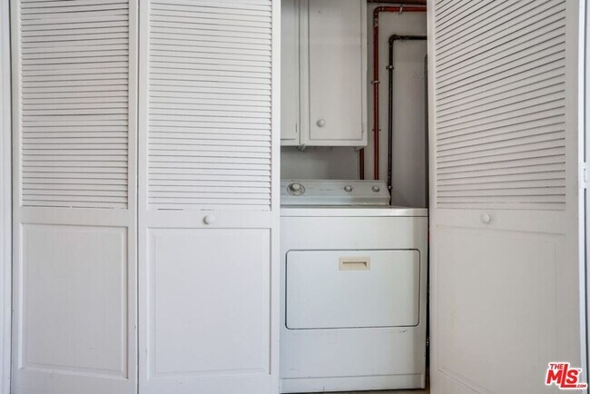 Building Photo - 7230 W 90th St
