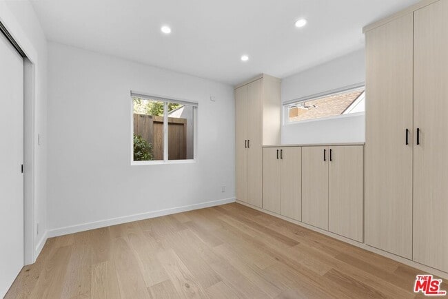 Building Photo - 8833 Ashcroft Ave