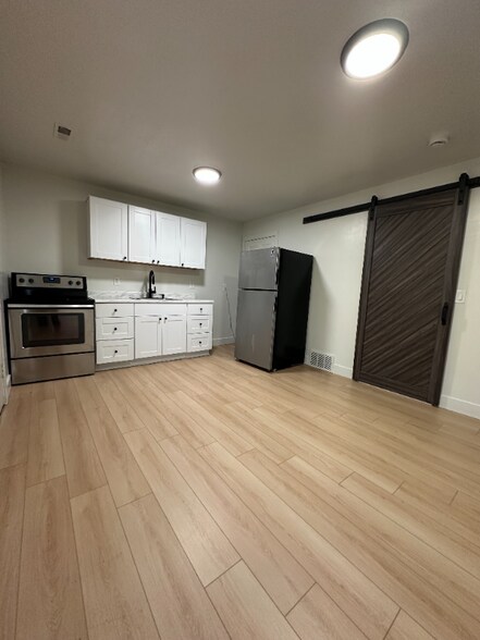 Building Photo - 2515 S Parkcrest Dr