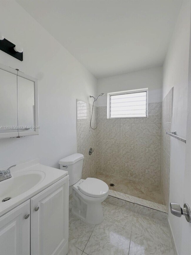 Building Photo - 1955 Normandy Dr