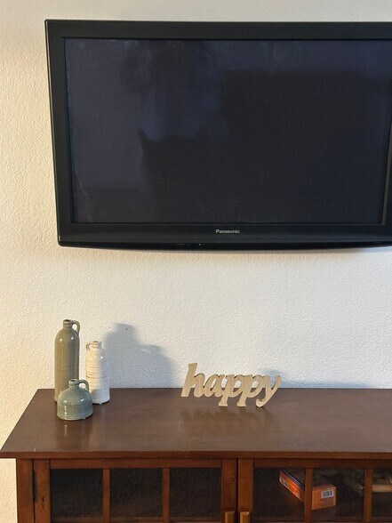 Building Photo - 2410 Rio Dr