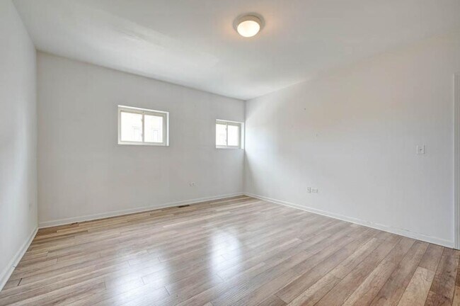 Building Photo - 2 bedroom in Chicago IL 60647