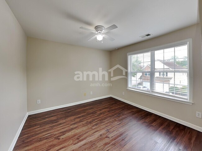 Building Photo - 219 Highland Falls Dr