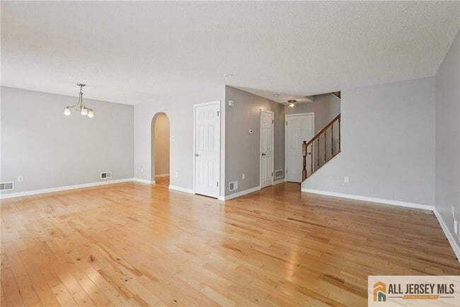Building Photo - 37 Kingston Run