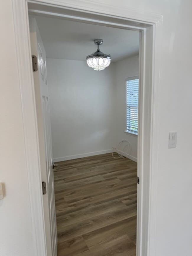 Building Photo - Beautiful 3 bedroom 2 bath HOME... no expenses spared!  Washer/Dryer... A/C Splitters... on a sle...