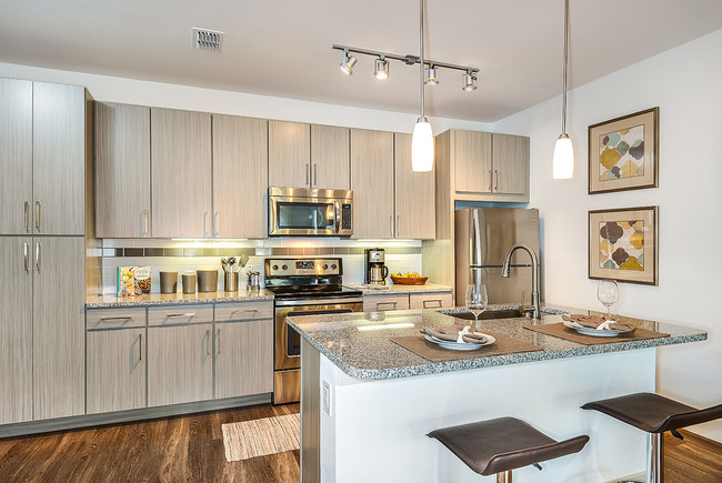 Kitchen - Overlook at Crosstown Walk