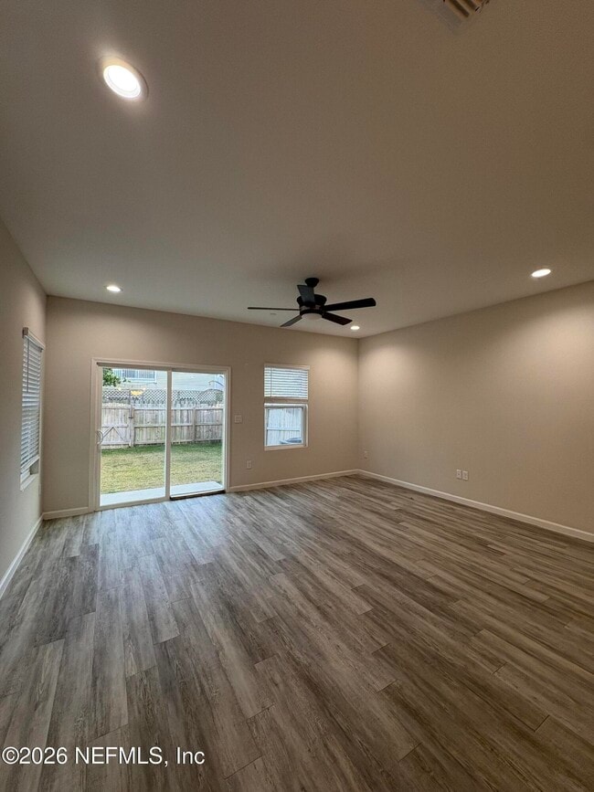 Building Photo - 838 5th Ave S