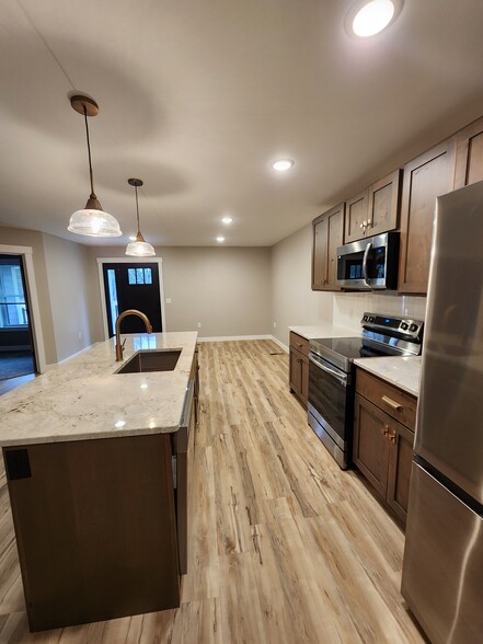 Building Photo - 2317 Lake Rd