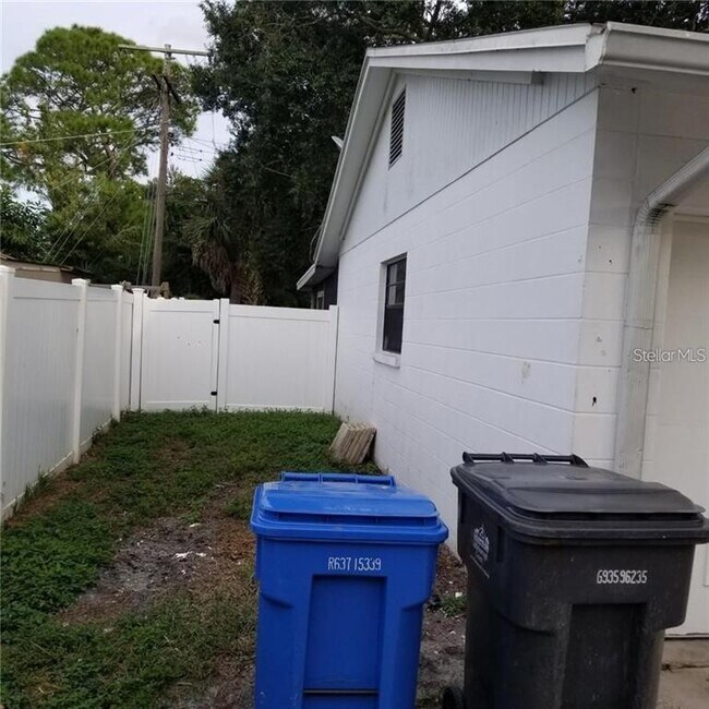 Building Photo - 6717 Mornay Cir