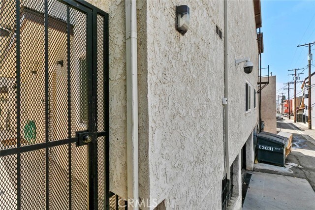 Building Photo - 557 E San Jose Ave
