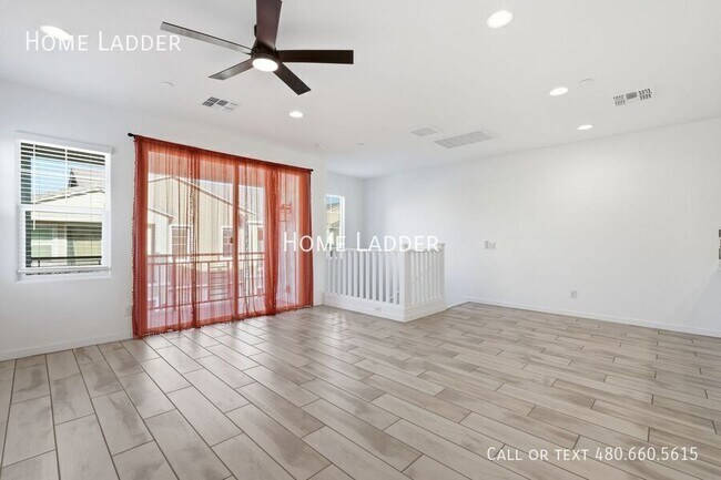 Building Photo - 8149 E Petunia Ave