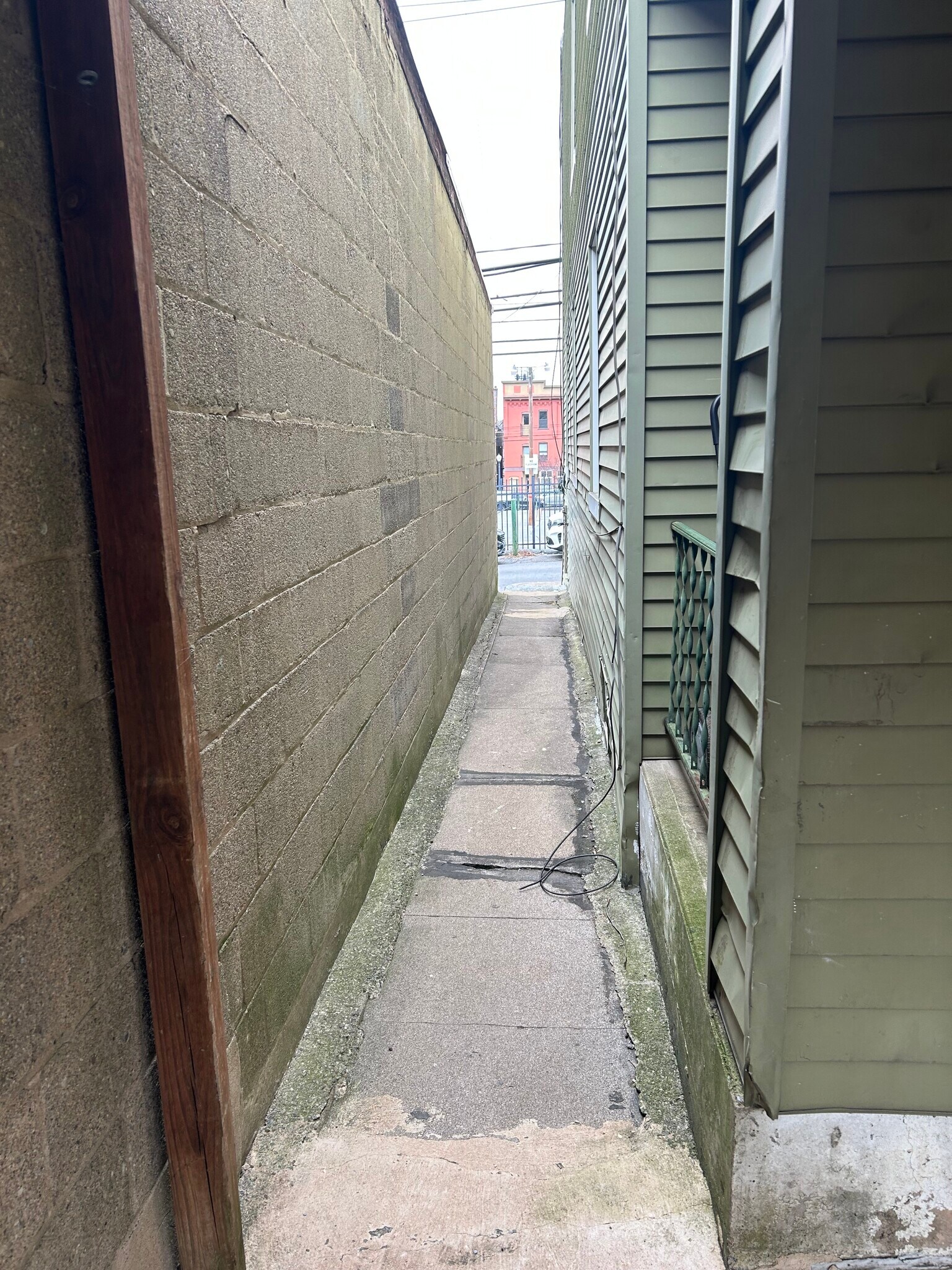 Private walkway from front of building to the back - 808 E Morton St