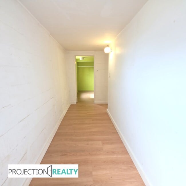 Building Photo - 4838 NE 99th Ave