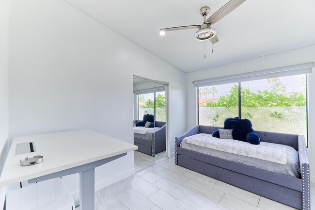 Building Photo - 8113 E Redwing Rd