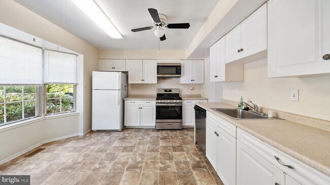 Building Photo - 7769 Hiawatha Ln