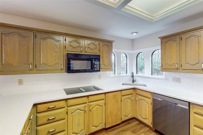 Building Photo - 7504 Summitview Dr
