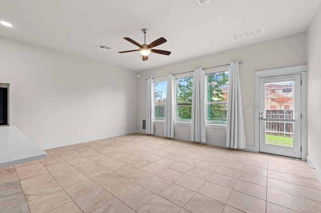 Building Photo - 13001 Hymeadow Dr