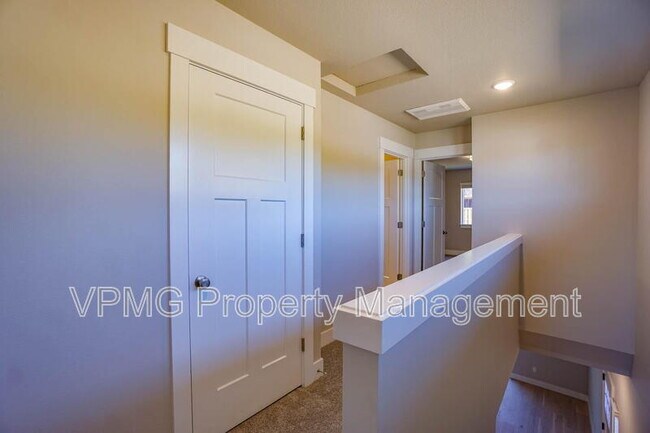 Building Photo - 2331 E Otter Lp
