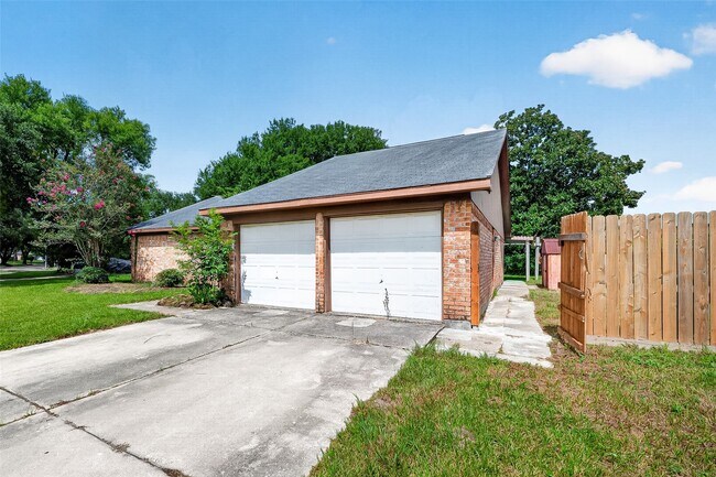 Building Photo - 711 Leicester Ln