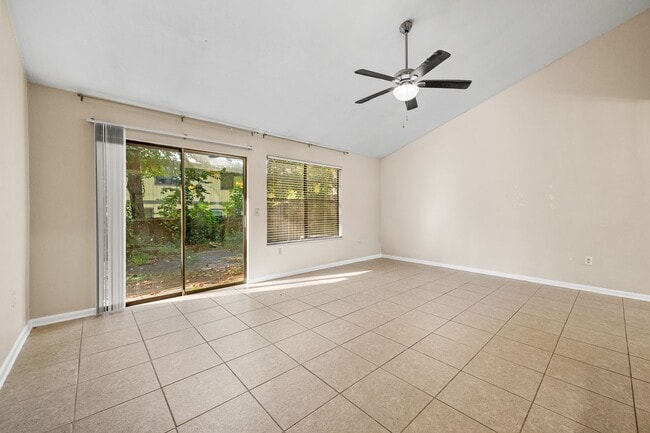 Building Photo - Spacious 3/2 Townhome in Highly Sought-After Marchwood – Available Now!