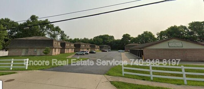 Building Photo - Sharon Court Townhomes