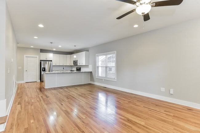 Building Photo - 2022B Greenwood Cir