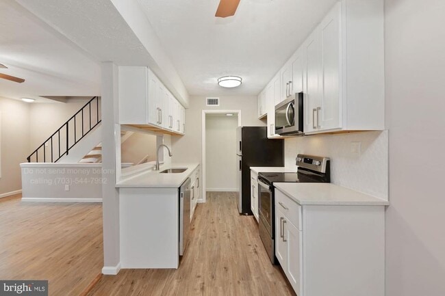 Building Photo - 90 Ridgelawn Rd