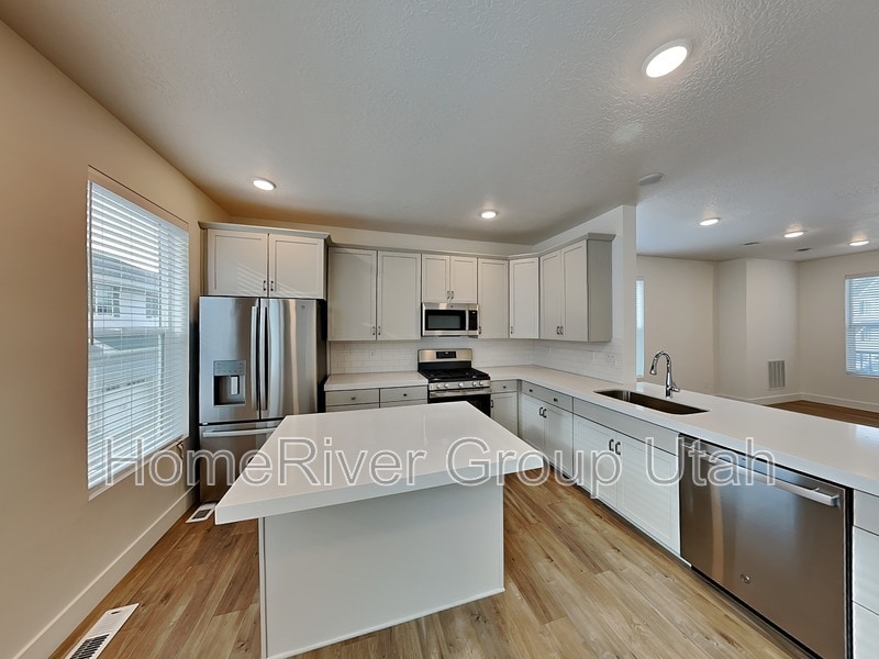 Building Photo - 3461 Peebles Ct