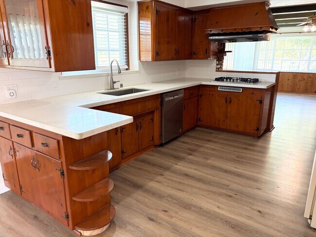 Building Photo - Rustic Spacious Home with Large Yard Boasting Timeless Character – 3 Bed, 2.5 Bath
