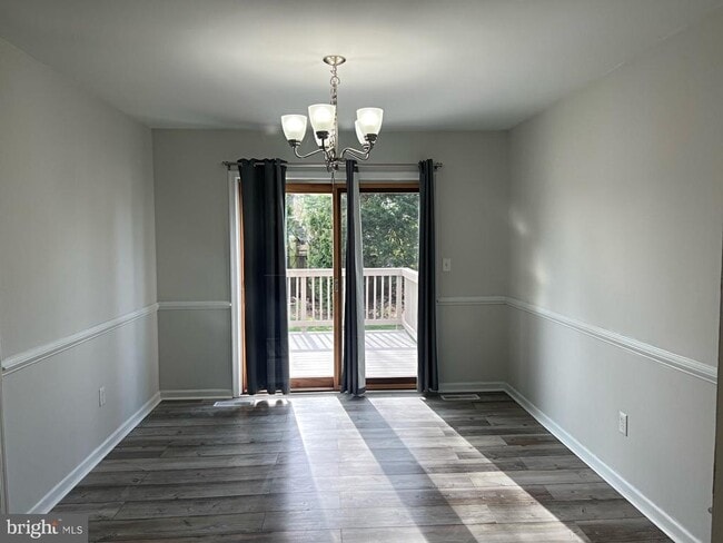 Building Photo - 17447 Pelham View Dr