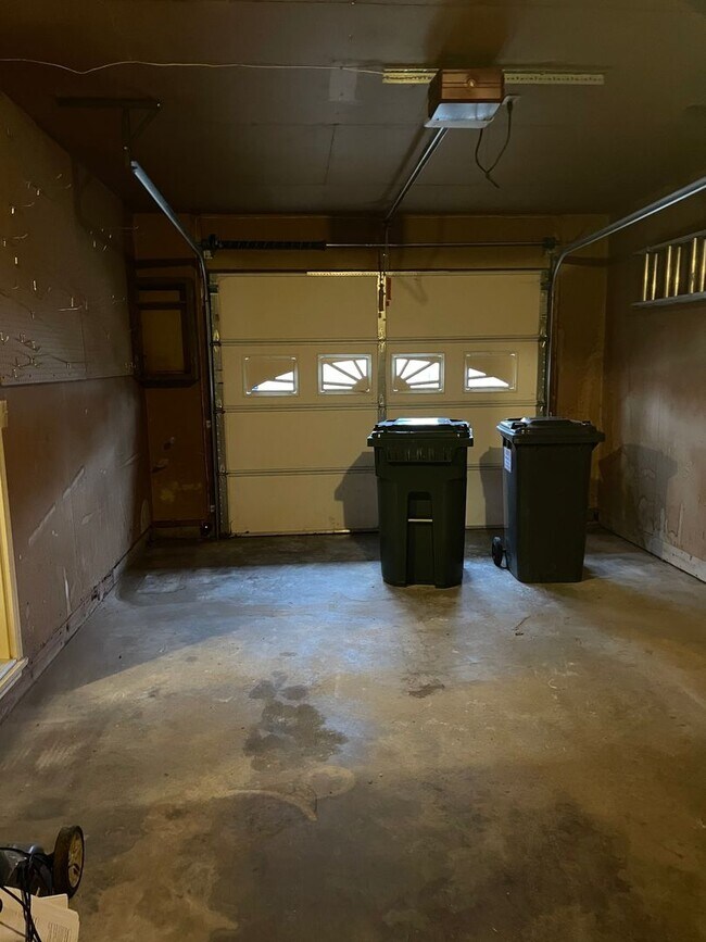 Building Photo - 1305 E Scovill St
