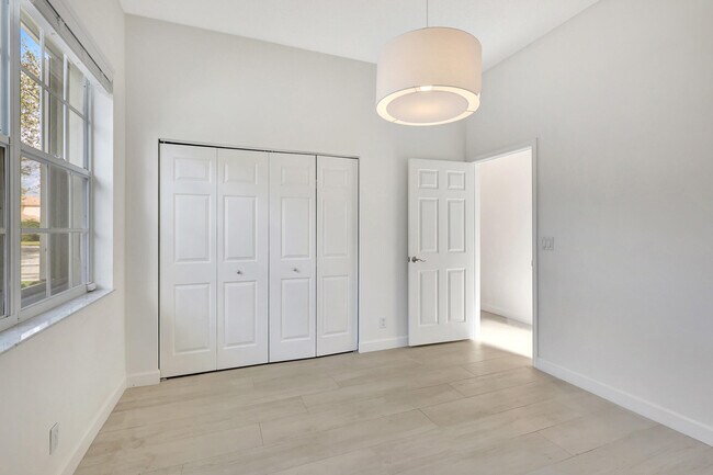 Building Photo - 1898 Capeside Cir