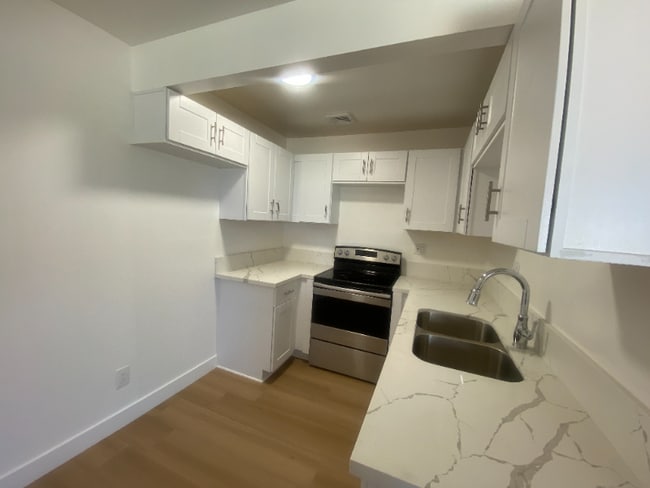 Primary Photo - 444 E Rowland St