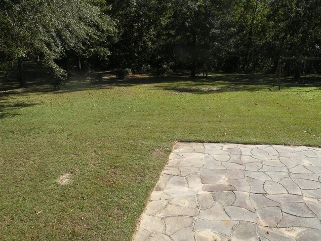 Building Photo - Great home in a desirable neighborhood!