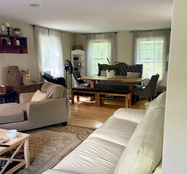 Building Photo - Sublet available now to May. Stunning 5 bedroom Falmouth Home