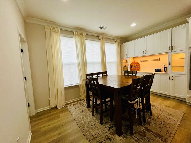 Building Photo - Beautiful 4BR Townhouse in Ballantyne