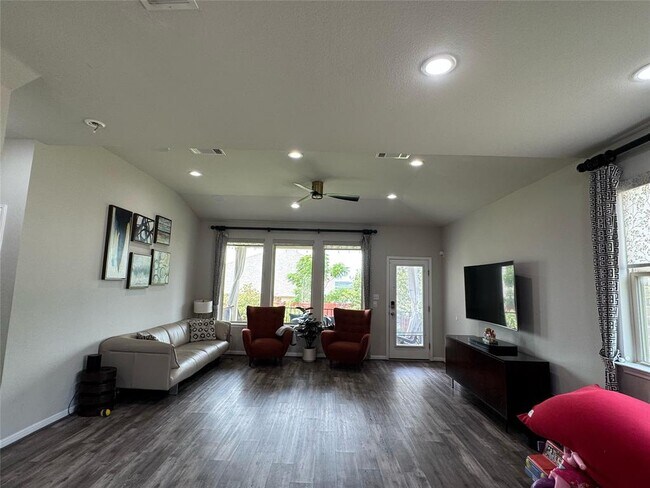 Building Photo - 1529 Carlene Pruett St