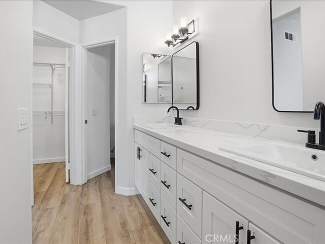 Building Photo - 356 Carrione Ct