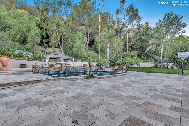 Building Photo - 25644 Queenscliff Ct