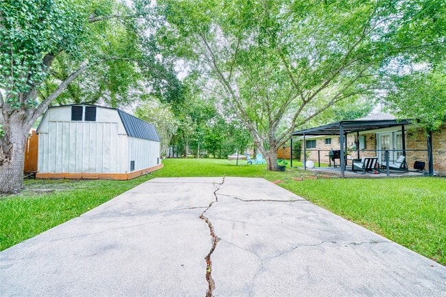 Building Photo - 5911 Dawnridge Dr