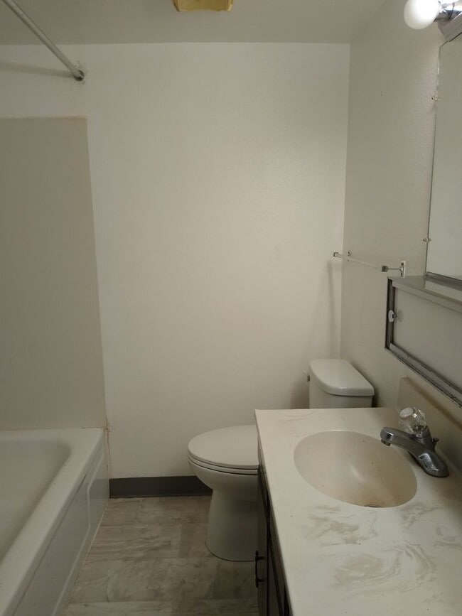 Building Photo - 1705 Heatheridge Rd