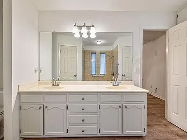 Building Photo - 411 Bluebonnet St