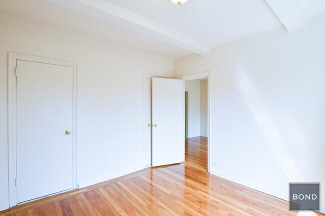 Building Photo - 301 E 38th St