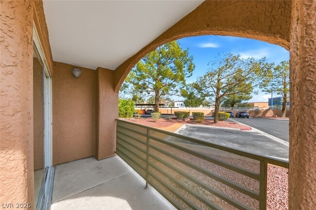 Building Photo - 2101 Blue Breeze Dr